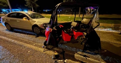 TAVŞANLI’DA OTOMOBİL ELEKTRİKLİ BİSİKLETE ÇARPTI: 2 YARALI
