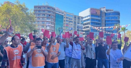 KONAK BELEDİYESİ İŞÇİLERİNDEN ’KIRMIZI KART’LI EYLEM