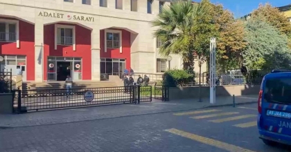 MANİSA’DA 11 ÖĞRENCİNİN YARALANDIĞI SİLAHLI SALDIRIDA 10 ŞÜPHELİ ADLİYEYE SEVK EDİLDİ
