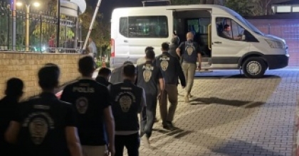 MANİSA’DA NİTELİKLİ DOLANDIRICILIK SORUŞTURMASINDA 14 ŞÜPHELİ TUTUKLANDI
