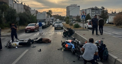 UMURLU’DA MOTOSİKLETLER ÇARPIŞTI: 3 YARALI
