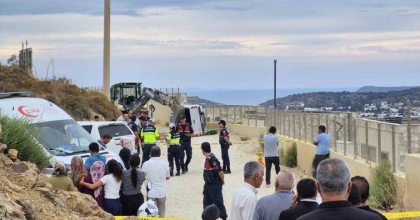 DEVRİLEN KAMYONETTEKİ 15 YAŞINDAKİ SÜRÜCÜ HAYATINI KAYBETTİ
