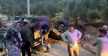 BOZDOĞAN’DA TRAKTÖR DEVRİLDİ: 1 YARALI
