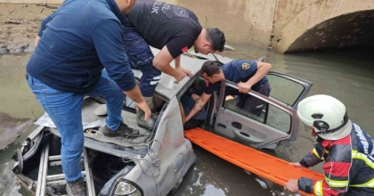 KARACASU’DA OTOMOBİL KANALA UÇTU
