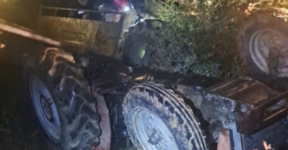 İZMİR’DE DEVRİLEN TRAKTÖRÜN ALTINDA KALAN SÜRÜCÜ HAYATINI KAYBETTİ

