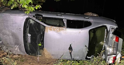 DEVRİLEN OTOMOBİL SÜRÜCÜSÜ YARALANDI
