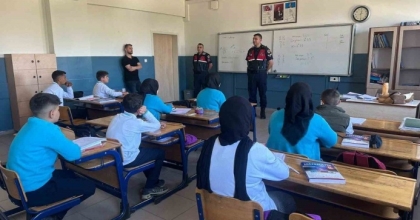 JANDARMADAN 3 FARKLI OKULDA ÖĞRETMEN VE ÖĞRENCİLERE YÖNELİK SEMİNER