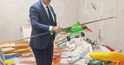 ÖĞRENCİLERİN TASARLADIĞI İHA VE SİHA’LAR GÖZ DOLDURDU
