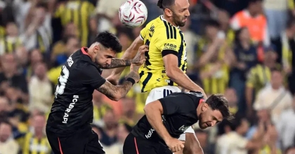BEŞİKTAŞ KADIKÖY’DE FENERBAHÇE’Yİ 2-1 MAĞLUP ETTİ