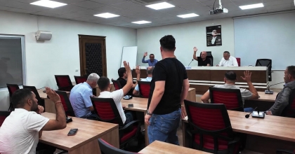 HONAZ BELEDİYE MECLİS TOPLANTISINDA YENİ PARTİ KOLTUKLARI BOŞ KALDI
