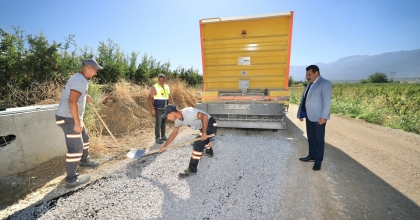 KOCADERE’NİN ARAZİ YOLLARI ASFALTLANIYOR