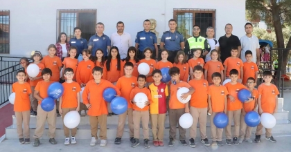POLİSLERDEN LÖSEMİYİ YENEN TALHA'YA MORAL ZİYARETİ
