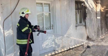 BUZDOLABINDAN ÇIKAN YANGIN SÖNDÜRÜLDÜ
