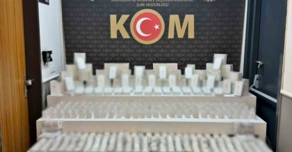 POLİS KAÇAK CEP TELEFONU AKSESUARLARI ELE GEÇİRDİ
