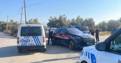 ÖNCE BOŞANDIĞI EŞİNİ, SONRA KENDİNİ VURDU