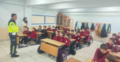 JANDARMA 29 ÖĞRENCİYE TRAFİK EĞİTİMİ VERDİ
