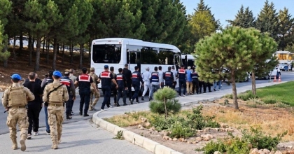 ÇEŞME BELEDİYESİNE RÜŞVET OPERASYONUNDA 10 TUTUKLAMA