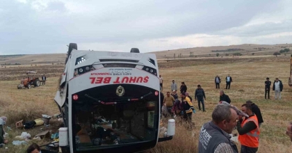 BİR KİŞİNİN ÖLDÜĞÜ, 27 KİŞİNİN YARALANDIĞI KAZADA ŞOFÖR GÖZALTINA ALINDI
