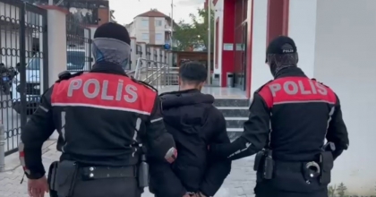İZMİR’DE FİRARİLER POLİS TAKİBİNDEN KAÇAMADI