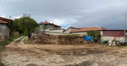 UŞAK’TA METRUK YAPILAR YIKILIYOR