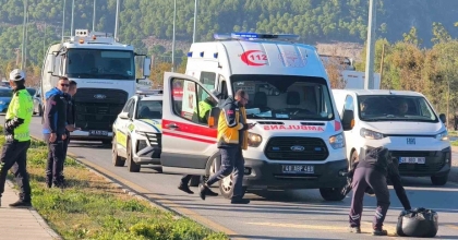 MUĞLA’DA MOTOSİKLET İLE OTOMOBİL ÇARPIŞTI: 1 YARALI