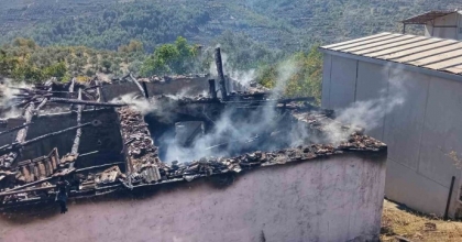 AYDIN’DA ÇIKAN YANGINDA BİR EV KÜLE DÖNDÜ
