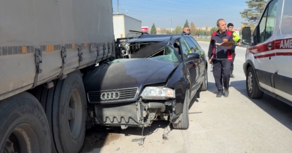 KÜTAHYA’DA OTOMOBİL TIRIN DORSESİNE SAPLANDI: 1 YARALI
