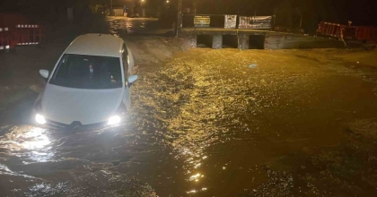 MUĞLA’DA YAĞIŞ NEDENİYLE YOL ÇÖKTÜ