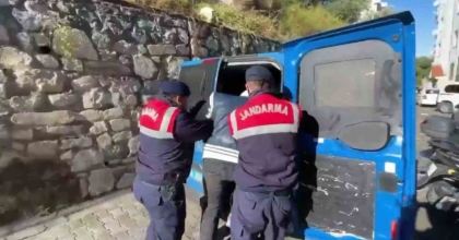 KUŞADASI’NDA NARKOTİK OPERASYONU: 45 ŞÜPHELİ GÖZALTINA ALINDI

