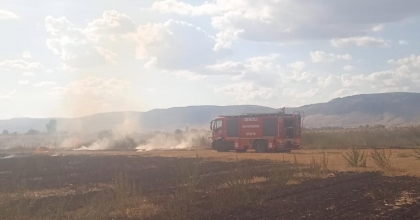 ÇİVRİL’DE TARIM ARAZİSİNDE YANGIN ÇIKTI
