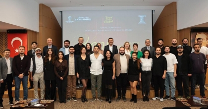 DENİZLİ BÜYÜKŞEHİR’DE ŞEHİR TİYATROSU PERDELERİNİ AÇIYOR
