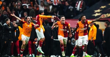 GALATASARAY FENERBAHÇE'Yİ OSIMHEN'İN GOLLERİYLE 2-1 MAĞLUP ETTİ
