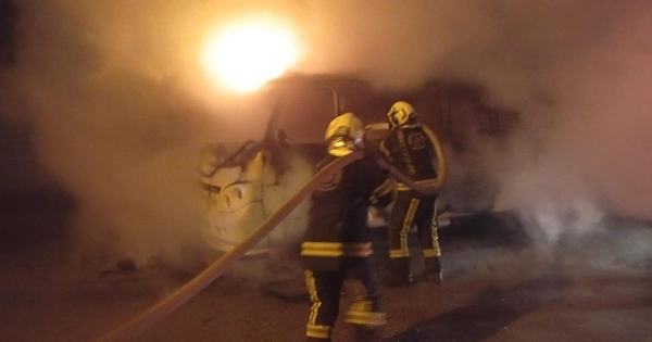 PARK HALİNDEKİ MİNİBÜS ALEV ALDI