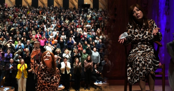 BERNA LAÇİN’DEN DENİZLİ’DE UNUTULMAZ PERFORMANS