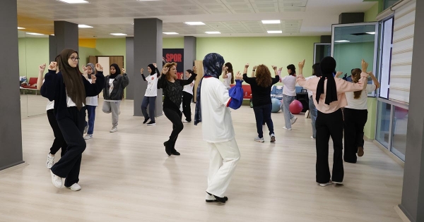 ÖĞRENCİLER YURTLARDA HALK OYUNLARI ÖĞRENİYOR