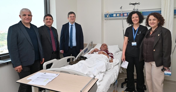 PAÜ HASTANELERİNDE YAŞLILAR HAFTASI KAPSAMINDA ANLAMLI ZİYARET