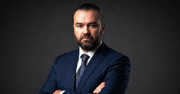 BASIN KARTINDA RESMİ KİMLİK DÖNEMİ