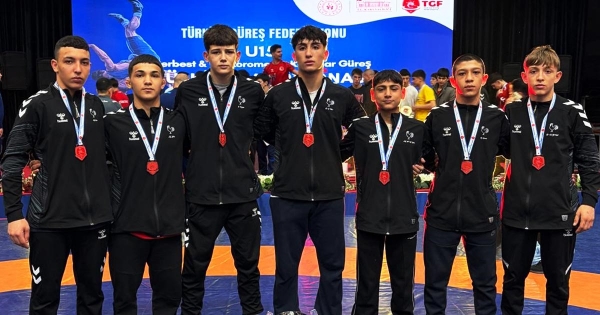 DENİZLİLİ GÜREŞÇİLER TÜRKİYE ŞAMPİYONU