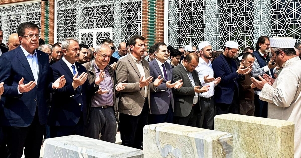 ÖĞRETMEN VE ÖĞRENCİLER İÇİN GIYABİ CENAZE NAMAZI