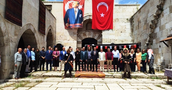 AKHAN KERVANSARAYI YÖRÜK KÜLTÜRÜNE EV SAHİPLİĞİ YAPTI