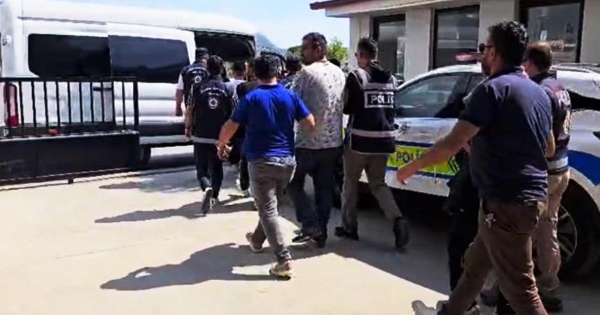 GÖÇMEN KAÇAKÇISI DENİZLİ’DE YAKALANDI