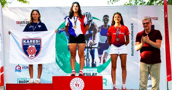 DENİZLİ'YE TRİATLONDA BRONZ MADALYA