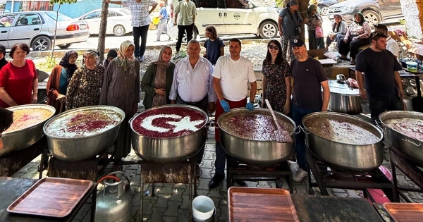 GÜROLUK MAHALLESİ’NDE AŞURE GELENEĞİ YAŞATILDI