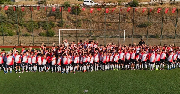 HONAZ'DA YAZ FUTBOL OKULU İLK ANTRENMANLA BAŞLADI