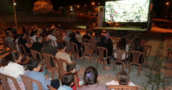 KÖYÜMDE SİNEMA GÜNLERİ İLE NOSTALJİ KEYFİ