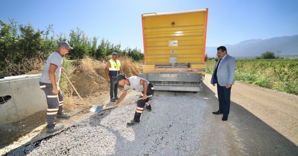 KOCADERE’NİN ARAZİ YOLLARI ASFALTLANIYOR