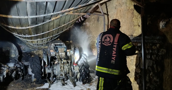 ÇİVRİL’DE YANGIN: ARAÇLAR KULLANILAMAZ HALE GELDİ