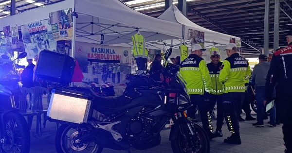 JANDARMADAN SÜRÜCÜLERE REFLEKTÖRLÜ YELEK
