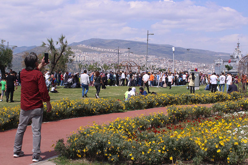 İZMİR’DE BAHAR HAVASI   