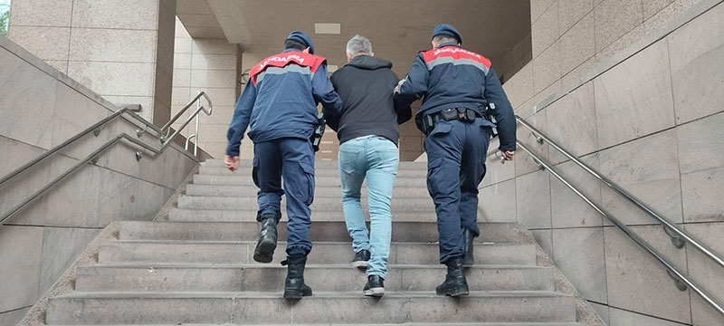 İZMİR İLÇELERİNDE OPERASYON: 13 TUTUKLAMA